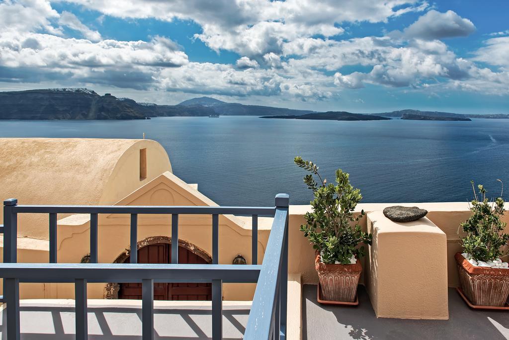 Lucky Homes - Oia Room photo